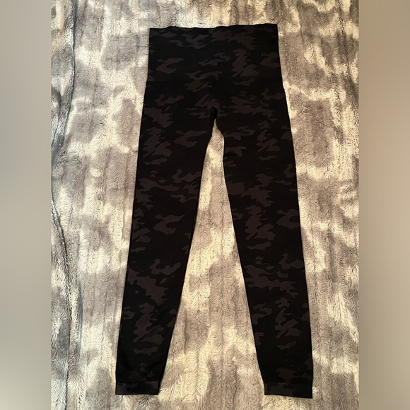 Spanx Camo Leggings Size XL - Picture 2 of 6